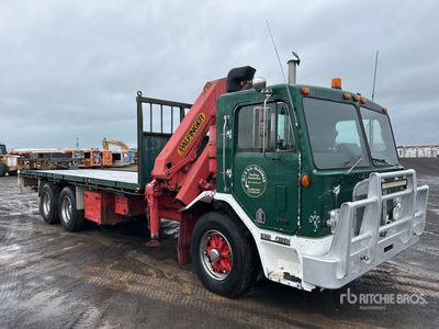 1985 Kenworth L700 6x4 w/ Palfinger PK12000 A 4.48 t Knuckle Boom Camion plataforma con grua