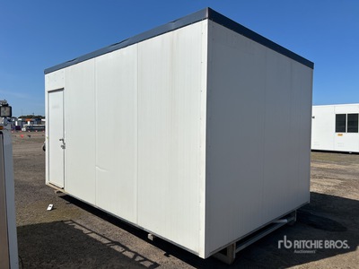 2016 4.8 m x 3 m Skid-Mounted Bano portatil