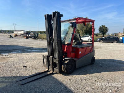 2002 Toyota 8FBMT30 3000 kg Electric Forklift (Inoperable)