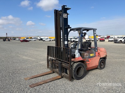 2005 Toyota 7FDKU40 8200 lb Cushion Tire 8200 lb Pneumatic Tire Chariot Élévateur
