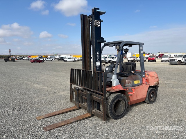2005 Toyota 7FDKU40 8200 lb Cushion Tire 8200 lb Pneumatic Tire Forklift