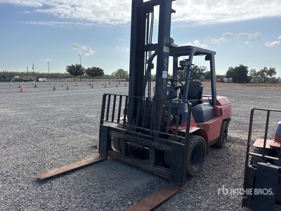2006 Toyota 7FDKU40 8100 lb Pneumatic Tire Forklift
