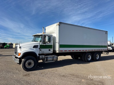 2005 Mack CV713 6x4 Camion fourgon