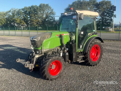 2022 Fendt 208F Vario Profi جرار ذو دفع رباعي