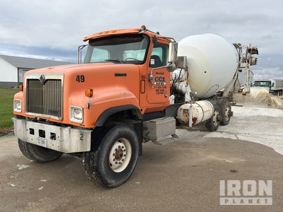 2001 International 5500i 8x4 Mixer Truck