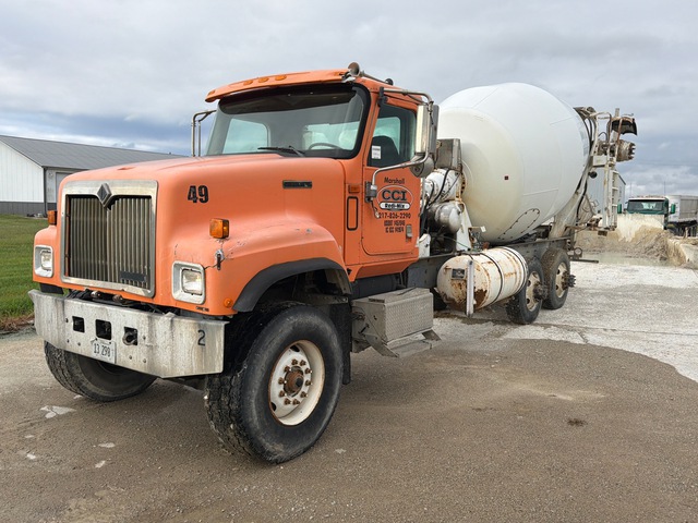 2001 International 5500i 8x4 Mixer Truck
