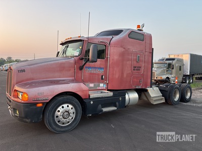 2007 Kenworth T600 6x4 T/A Sleeper Truck Tractor
