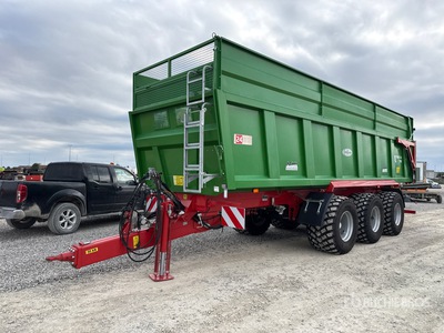 2022 Pronar T682 Agricultural Trailer