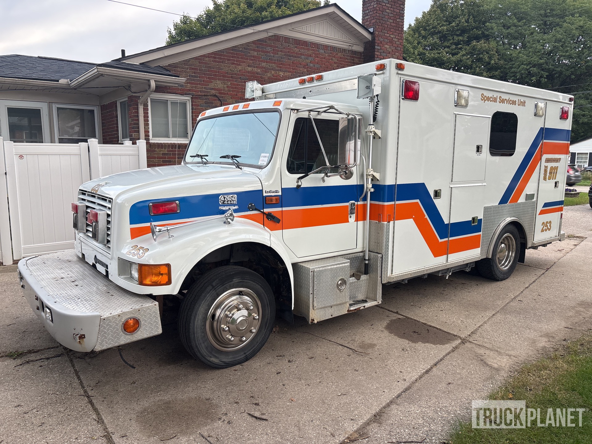 1995 International 4700 LP 4x2 Ambulance