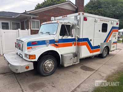1995 International 4700 LP 4x2 Ambulance
