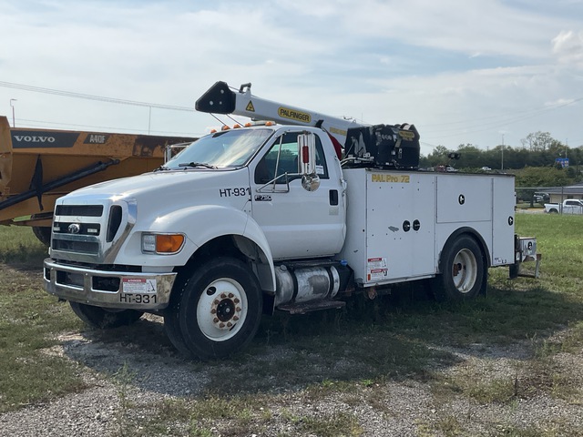 2015 Ford F-750 4x2 Service Truck