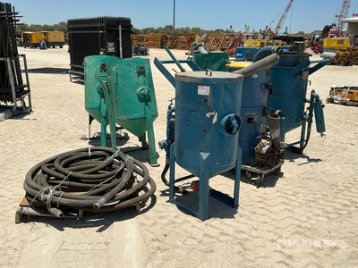 Quantity of (6) Vacuum Machine & Sand Blasting Pots Divers - Outils à main