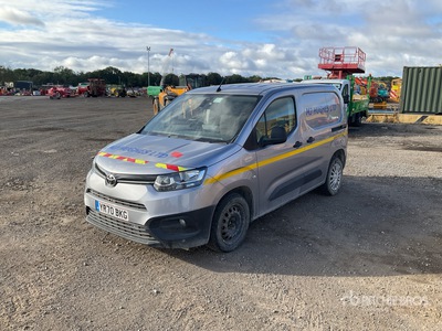 2022 Toyota Furgoneta de carga (Inoperable)
