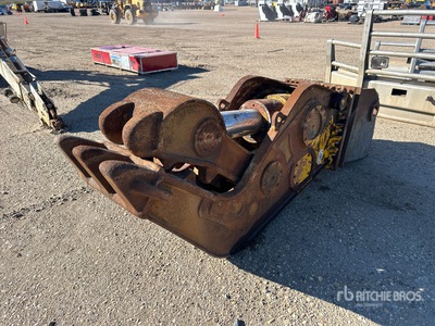 Jisung 24 in Excavator Rock Crusher