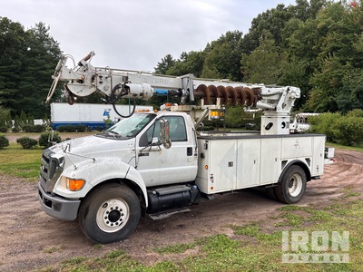 2011 Terex Telelect Commander C4047 on 2011 Ford F-750 XL 4x2 Autocarro piantapali