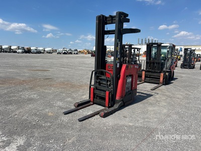 2005 Raymond 740 R45TT 4500 lb Chariot à mât rétractable