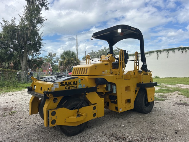 2023 Sakai GW754 7 Wheel Pneumatic Roller