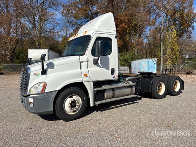 2014 Freightliner Cascadia 125 T/A Day Cab Truck Tractor