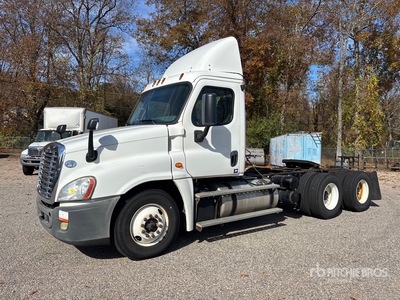 2016 Freightliner Cascadia 125 T/A Day Cab Truck Tractor