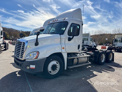 2016 Freightliner Cascadia 125 6x4 T/A Day Cab Truck Tractor