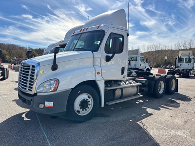 2016 Freightliner Cascadia 125 T/A Day Cab Truck Tractor