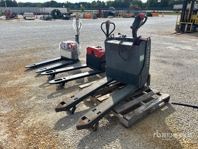 Toyota 8HBW23-56468 4500 lb Electric Pallet Jack