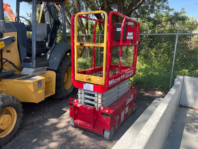 2021 MEC Micro19 Electric Scissor Lift (Inoperable)