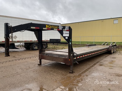 2011 Kaufman 26 ft Gooseneck Equipment Trailer