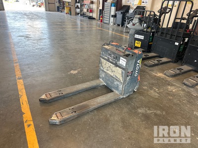 2017 (unverified) Toyota 8HBW23 4500 lb Electric Pallet Jack