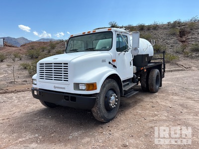 2001 International 4700 4x2 Vacuum Tanker Truck