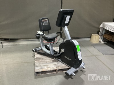 Life Fitness INR Recumbent Bike