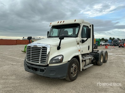 2015 Freightliner Cascadia 125 6x4 Ciągnik siodłowy T/A z kabiną dzienną