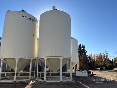 Meridian GrainMax GM4000 +/- 4000 bu Smooth Wall Hopper Grain Bin