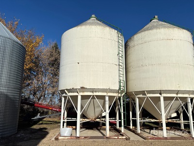 Stor-King +/- 2500 bu 3 Ring Smooth Wall Hopper Grain Bin