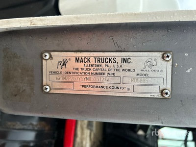 2000 Mack RD688S 6x4 T/A Day Cab Truck Tractor