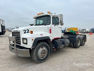2000 Mack RD688S 6x4 Tracteur Routier