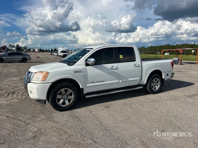 2015 Nissan Titan SV 4x2 Crew Cab Pickup