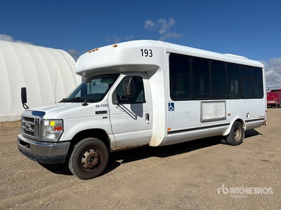 2011 Ford E-450 4x2 10-Seat Mini Bus