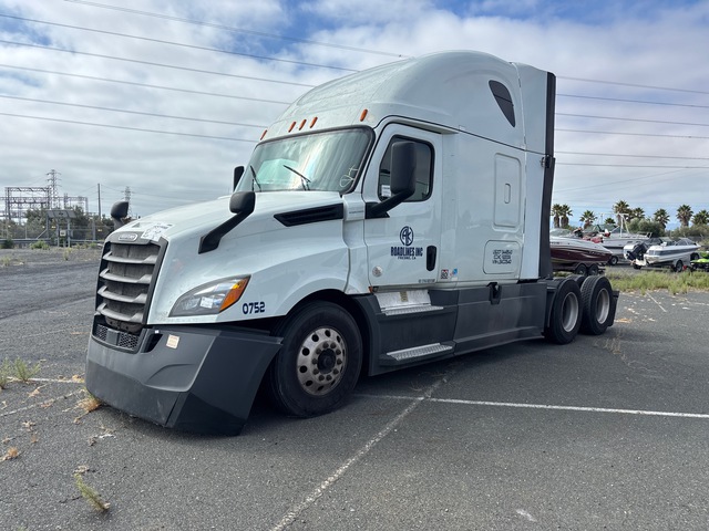 2020 Freightliner Cascadia 126 6x4 T/A Sleeper Truck Tractor (Inoperable)