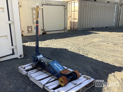 Shinn Fu 10-Ton Hydraulic Jack