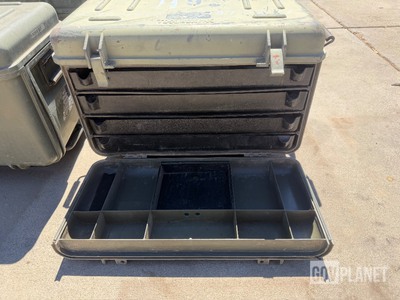 Lot of 6- Military Wheeled Tool Boxes Lockable/ wheeled tool boxes. Will ship on pallet 43x43x43  350 lbs Varios, Equipo de campo