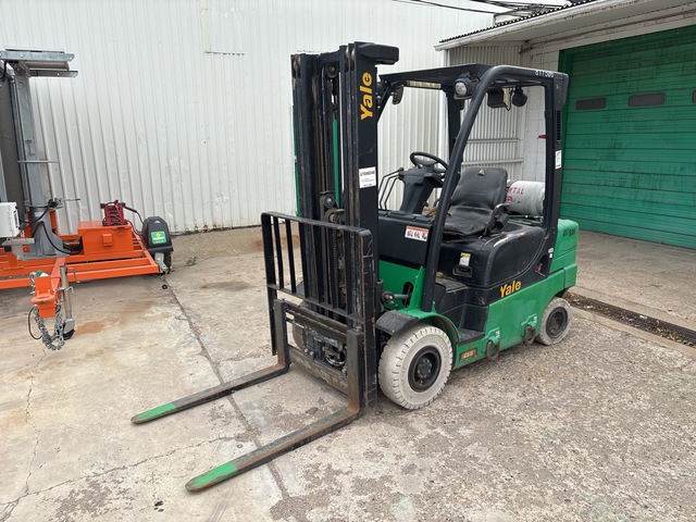 2015 Yale GTP050LX 4750 lb Pneumatic Tire Forklift