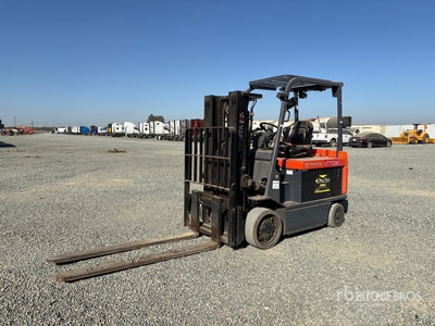 Toyota 7FBCU35 7200 lb Montacargas Eléctrico