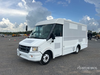 2013 Isuzu NPR 4x2 Furgone per consegne