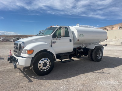 2004 Ford F-750 2000 gal 4x2 Water Truck