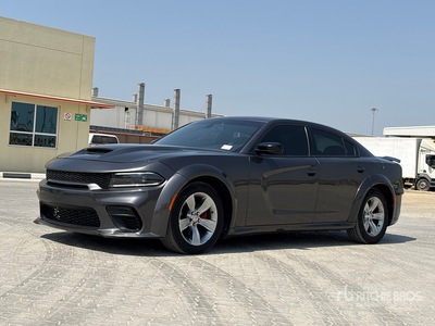 2020 Dodge Charger Automovil