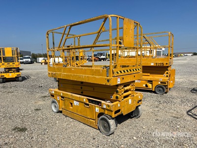 2006 Haulotte Compact 10 Electric Scissor Lift (Inoperable)