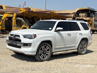 2021 Toyota 4 Runner SR5 4x4 سيارة رياضية متعددة الاستخدامات