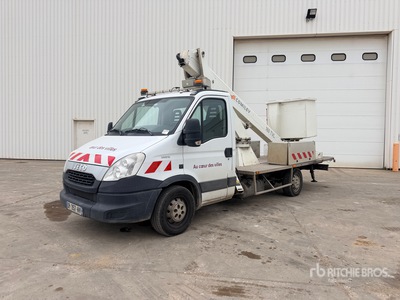 2015 Comilev EN160TVL 16 m on 2015 Iveco 35S13 Camion Nacelle Bucket Truck