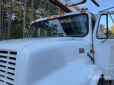 2000 International 4900 6x4 Bucket Truck